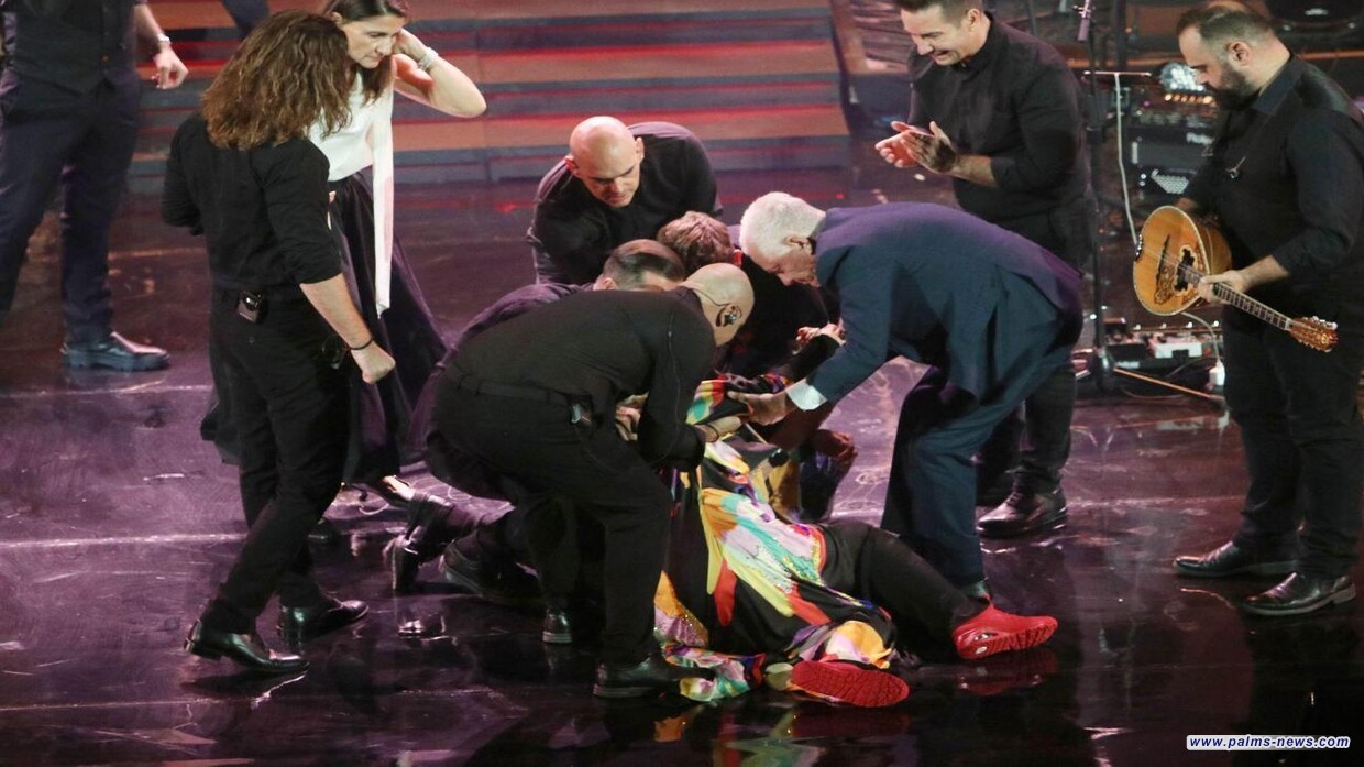 إصابة نجمة شهيرة بجلطة دماغية خلال حفل مباشر لها